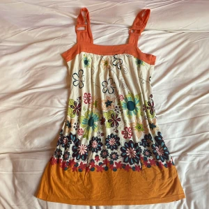 Superfint linne  - Så fint linne med blomtryck💕 två fickor längst ner