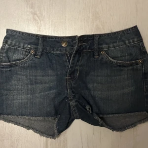 Lowwaist jeans short - Midja är runt 72 ❤️