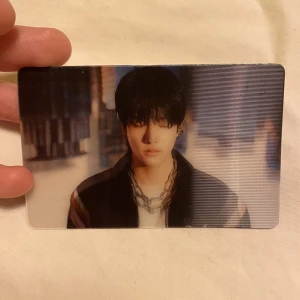 Jake Enhypen Photocard - Äkta Jake Enhypen holo photocard🥰I bra skick men har en skrapa på framsidan. 