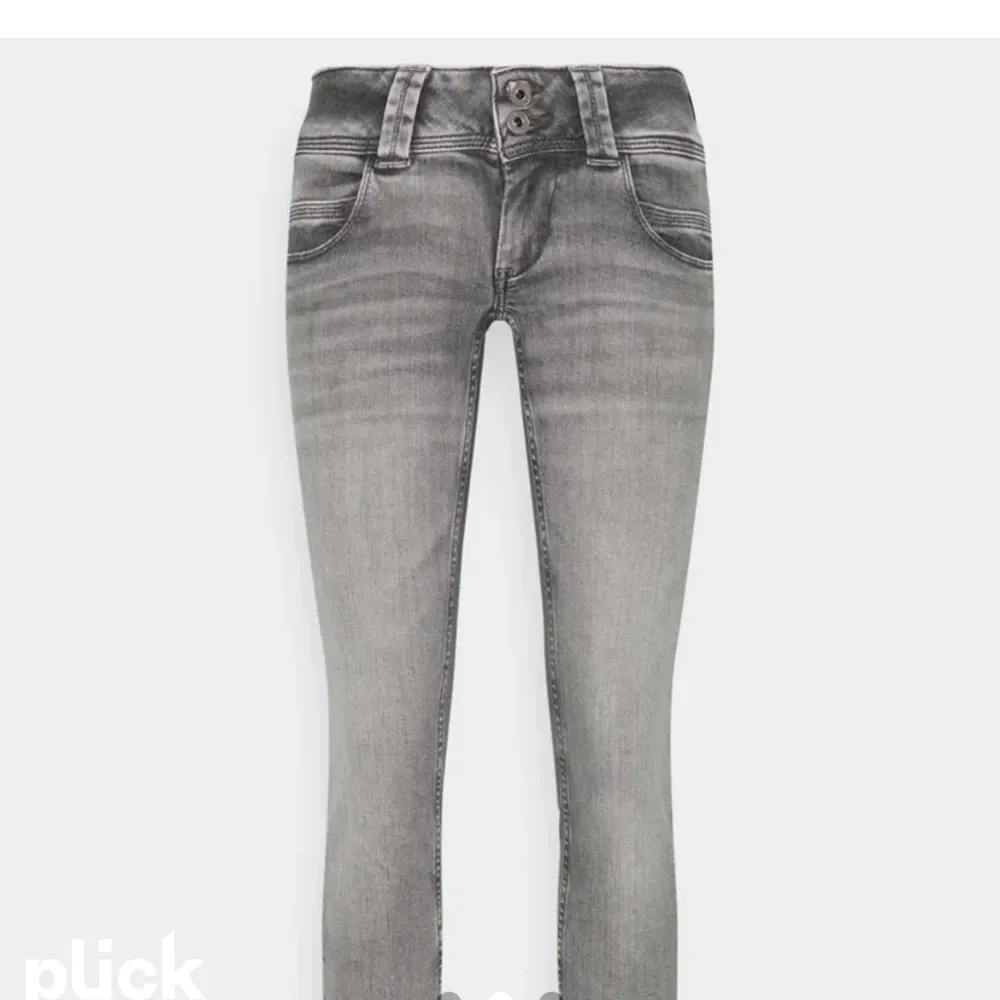 Lågmidjade jeans från Pepes jeans i modellen Venus. Strlk 29/34 så långa!! Och passar mig som normalt har strlk 36/38. Köpta för ca 1000 kr. kom gärna med bud❤️🥰. Jeans & Byxor.