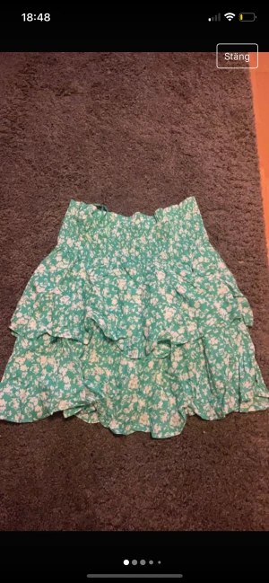 Kjol - grön - Aldrig använd