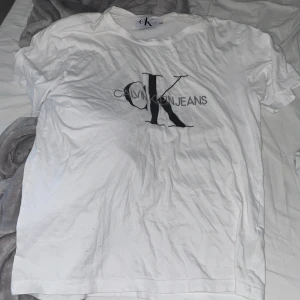 Ck t-shirt - Fin tröja storlek large väldig fina tröja använd 2 gånger 