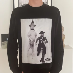 Limitato tröja - Tja, säljer nu min limitato tröja. Jag är 182 och den sitter bra på mig. Skicket är 9/10.