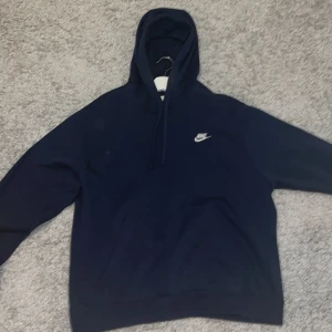 Nike hoodie blå - Bra sick , ganska ny 