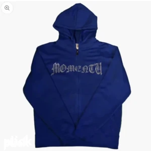 Blå hoodie - Blå zip-up med rhinestones som ej används 🫶🏽