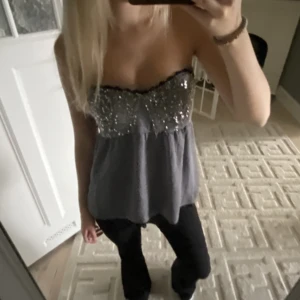 Topp - Skit snygg topp!! Har även band som jag vikt ner på bilderna💋