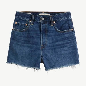 Levis ribcage shorts - Aldrig använda. Säljer pga för små.   Originalpris ca 600 