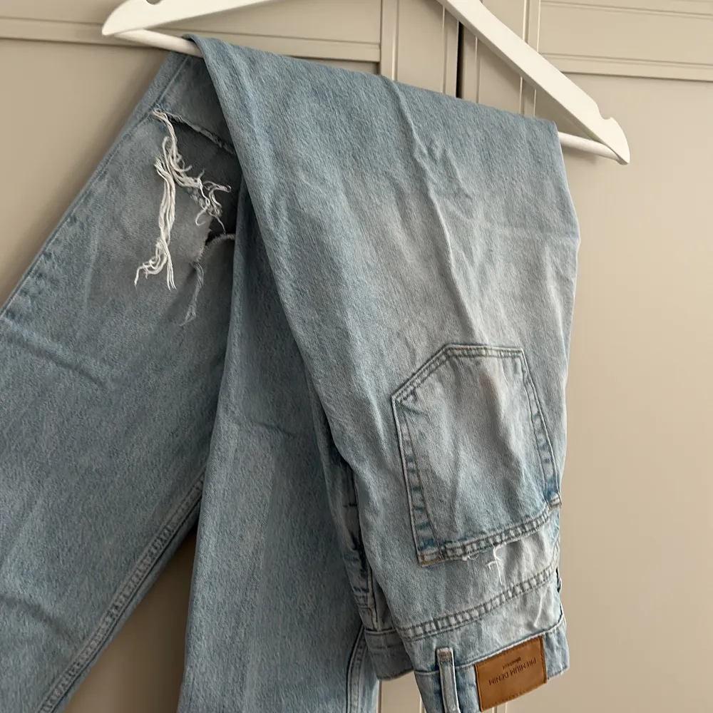  90s high waist jeans från Gina. Nypris:599kr. Jeans & Byxor.