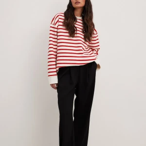 Mysig tröja - Bestämmde mig för att inte behålla tröjan med hann inte skicka tillbaka den innan dom 30 dagarna. Så fin och helt ny, men var lite för stor för min smak. Är i storlek xs men är ganska oversized så skulle säga att den är M eller större. Så mysig och varm.