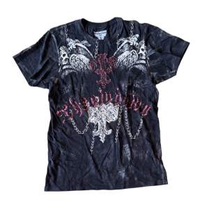 THROWDOWN BY AFFLICTION T-SHIRT SIZE M FITS L