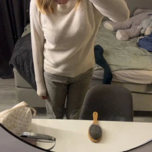 Stickad tröja  - Beige stickad tröja, super bra skick!❣️❣️