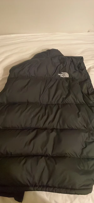 North face väst stl S - Köpt på zalando för ett år sen   Perfekt höst väst   Skriv vid frågor