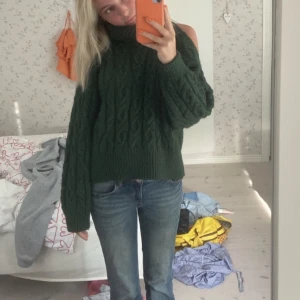 Tröja Zara - Supermysig stickad tröja från zara. Knappt använd😍