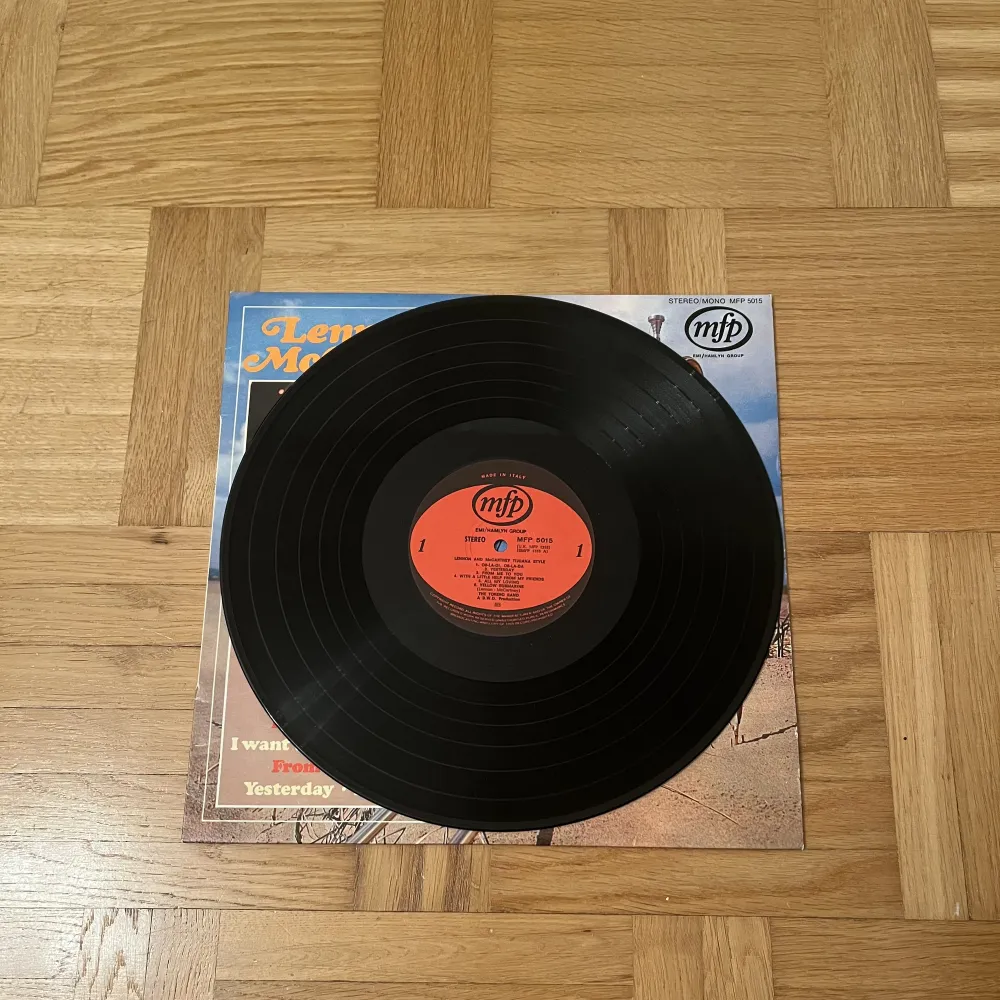 Orginal vinyl från 1969. Vinyl skyddet är som ny. Vinylen i sig är som ny förutom ett fåtal små reper som inte påverkar ljudet.  Pris kan diskuteras.. Övrigt.