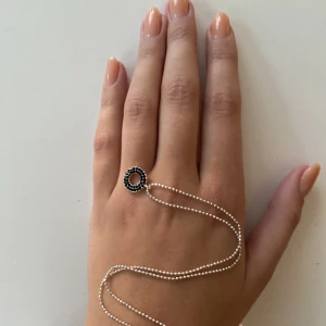 Halsband från SNÖ - Fint halsband från SNÖ med vackra svarta stenar. 