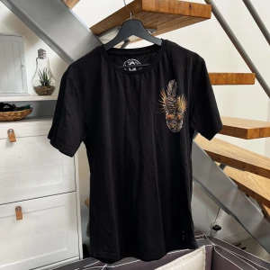 Svart t-shirt - Väldigt sällan använd o väldigt bra skick! Skriv för mer bilder om så skulle behövas 