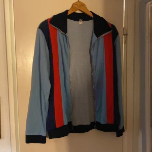 80-tals kofta! - Kofta från 80-talet! I stretchigt material och i fint skick. 