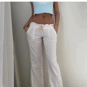 Roxy linnebyxor  - Säljer mina linnebyxor från Roxy då de inte längre passar! I super bra skick och sparsamt använda.💓💓 (Lånade bilder)