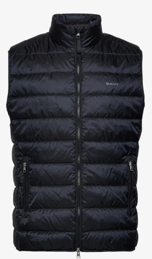 Gant väst - Säljer denna snygga gant västen för endast 500kr ny pris 1300kr🙌 Den har inga skador och är i skick 10/10 inte använd mer än 3 gånger. För bilder skriv dm 😊