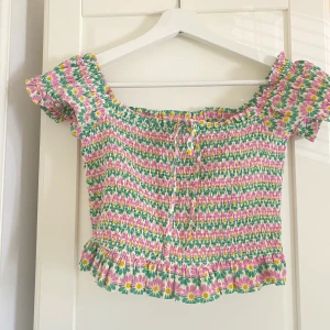 Zara Set - Det från zara, topp och kjol i storlek M (passar även S) aldrig använda med lappar kvar, säljs som set. Pris inkl. Frakt 