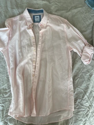 Tunn skjorta från Zara - Rosa skjorta i tunnt material