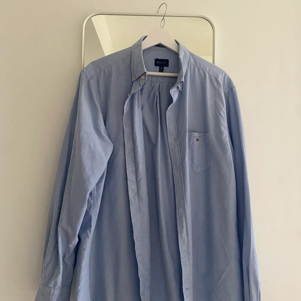 Gant skjorta i storlek L/41/42, köparen står för frakten, 200kr vid snabb affär. Skjortor.