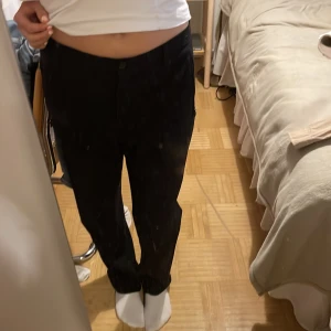 Kostymbyxor  - Svarta kostymbyxor strl 40, mycket fint skick💗 fraktar mot köparens bekostnad samt möts upp stockholm 💗