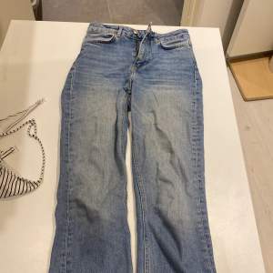 Ett par jeans byxor i storlek xs. Skriv för fler frågor🥰🥰