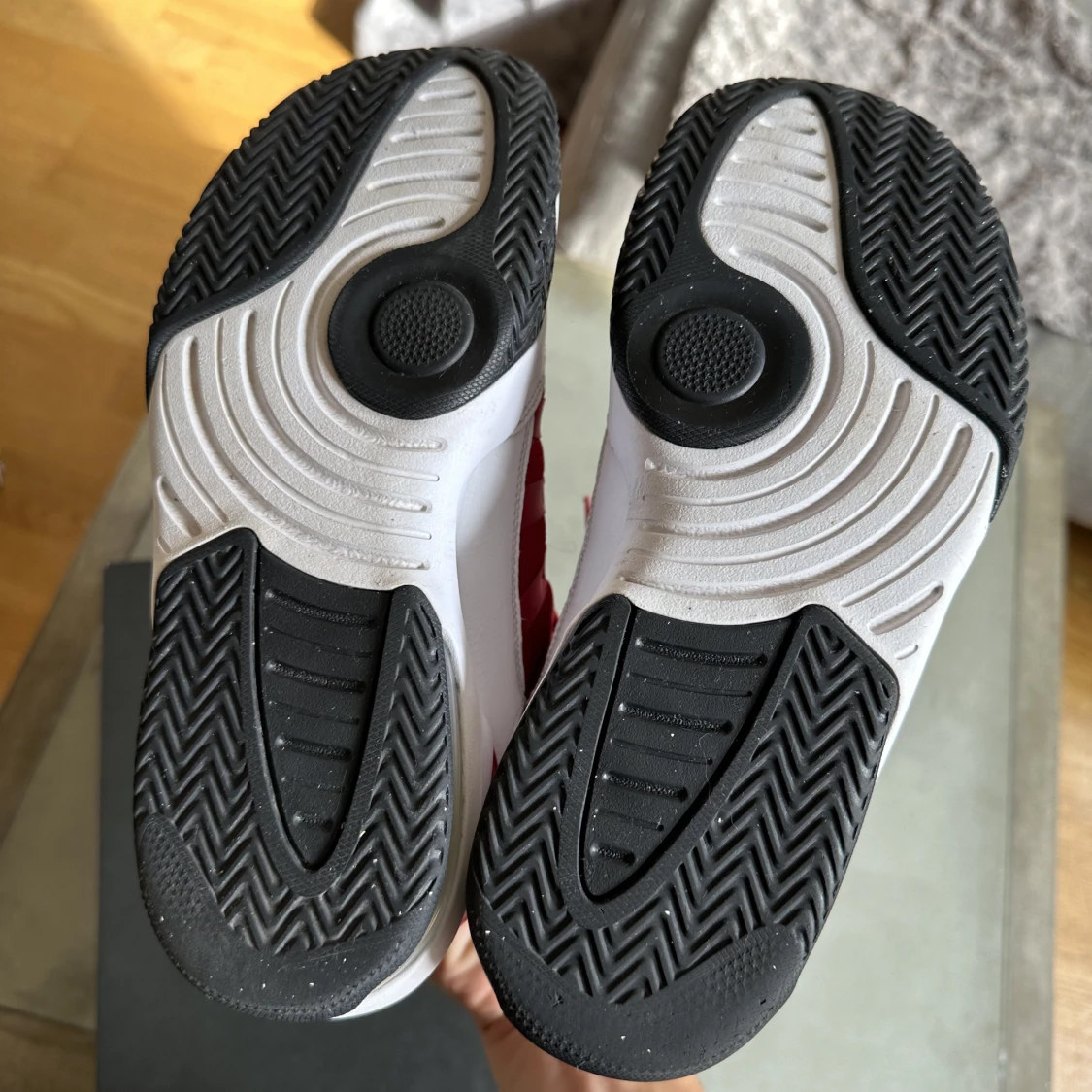 Jordan MaAx aura White Gym Red - 91