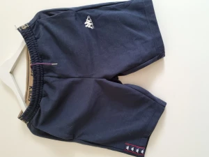 Shorts - Blå kappa mjukisshorts. Relativt fint skick, något nopprig.