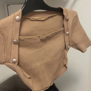 T-shirt - Säljer dessa då jag inte har nån användning till dom. Köpte ena på en resa utomlands och andra i newyorker. Säljer båda för 70 en för 40. Möts bara upp❤️