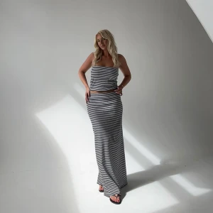 Lxa topp - Säljer toppen som är snar lik den från LXA. Jag ser ingen skillnad, toppen har innertyg, kan även användas som kjol skulle jag tro💞