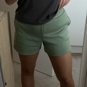 Mjukisshorts - Gröna mjukisshorts från BikBok strl M, fint skick! 💚 65kr + frakt 💚