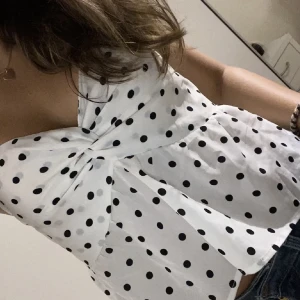 Prickig topp - Super söt topp, bilden är lånad så kom privat för egna!💕