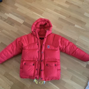 Fjällräven jacka❤️ - Säljer denna galet snygga jacka från fjällräven.( inte min bild)❤️❤️