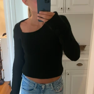 Stickad tröja  - Säljer denna så snygga stickade tröja från Le Ger! Perfekt till hösten och vintern💞