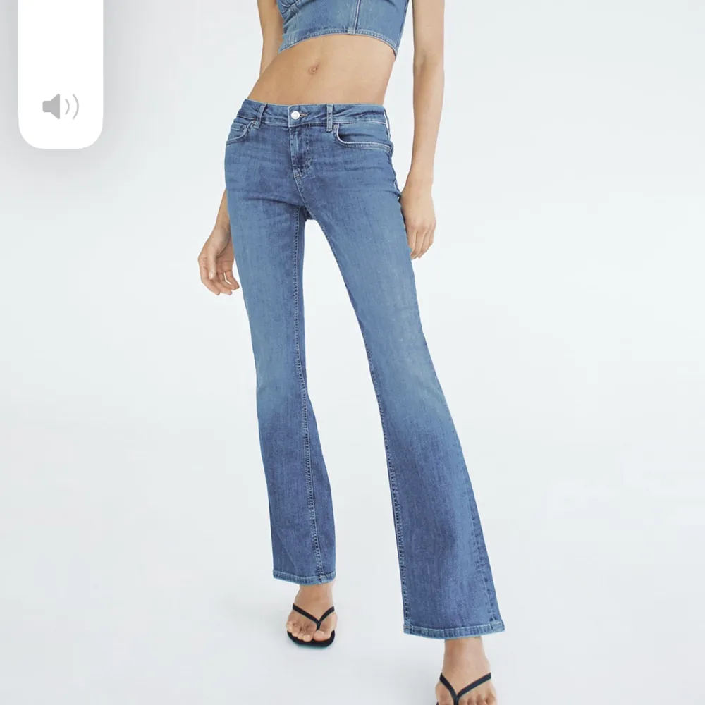 Lågmidjade jeans från zara. Helt nya. Slutsålda på hemsidan, nypris 399. Jeans & Byxor.