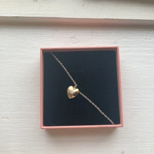 Halsband - Säljer detta fina halsbandet som är köpt på glitter! Använd endas fåtal gånger❣️priset går att diskutera.