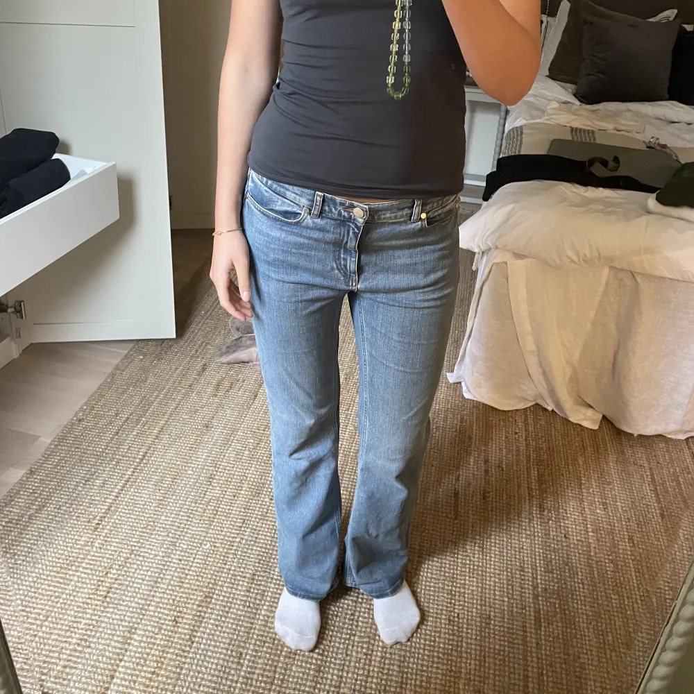 Jättefina flare/straight jeans från Marville Road🤍sitter perfekt på höften för mig som har 38!. Jeans & Byxor.