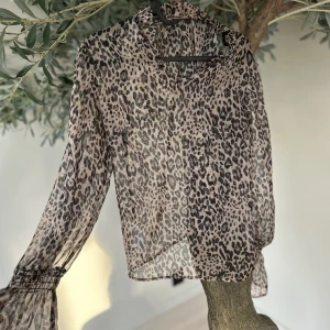 Gina Tricot blus - Fint skick!