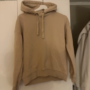 Hoodie - Beige hoodie, bra skick!❤️‍🔥