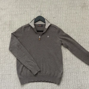 Morris halfzip 100% marinoull  - Säljer en Morris halfzip som är i 100% marinoull! Den är i väldigt bra skick! Endast använd 1 gång!  Storlek S! Hör gärna av dig om du har frågor!