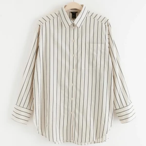 Skjorta💗 - Fin randig oversized skjorta från Lindex! Oanvänd❤️