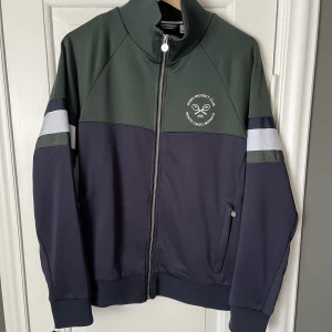 Björn Borg Zip - Björn Borg Zip // Skick: 10/10 // Aldrig använd och för stor på mig // Skriv vid frågor!
