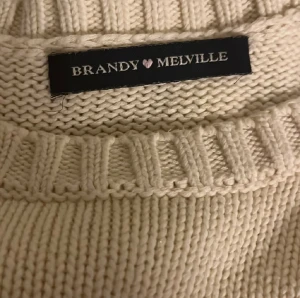 Brandy Melville sweater - Oversized stickad tröja från brandy Melville 