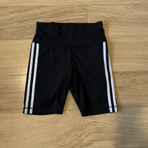 Cykelbyxor  - Cykelbyxor från adidas. 