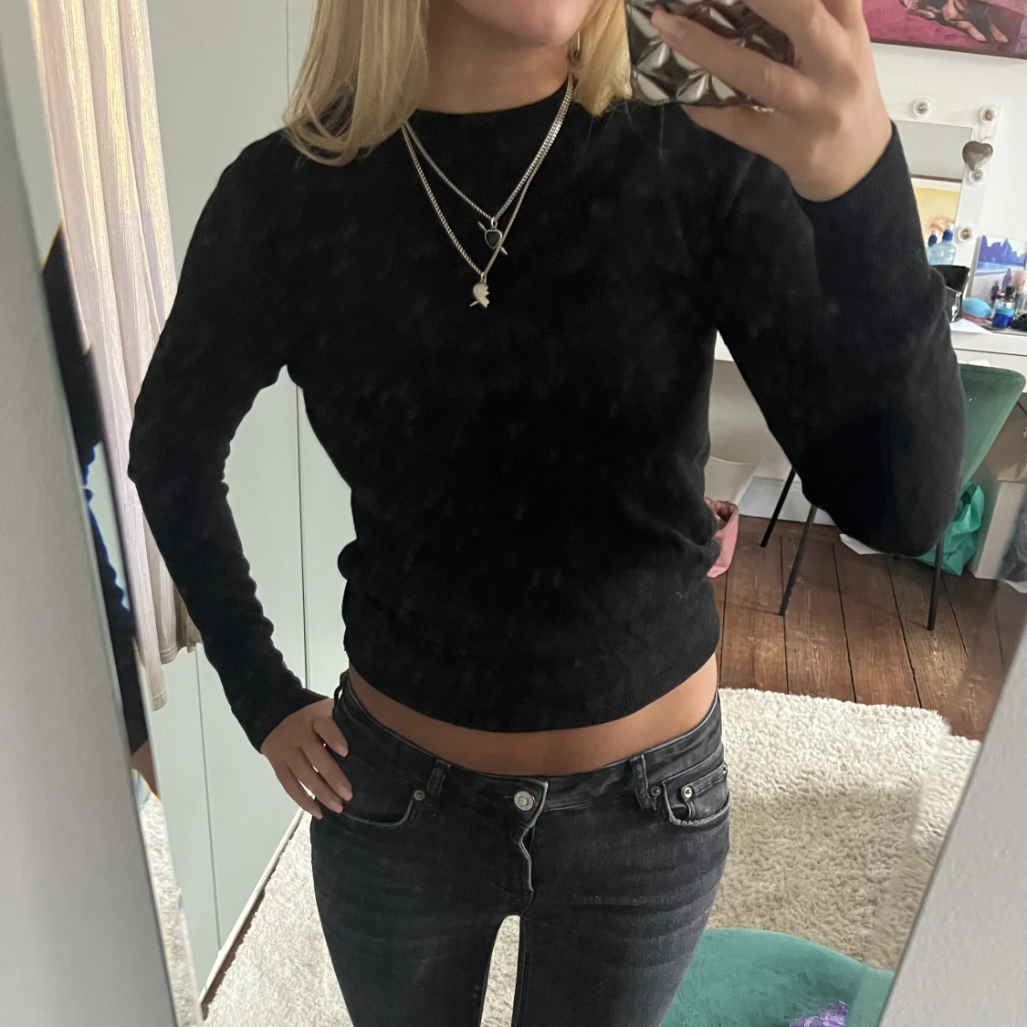 Svart stickad tröja