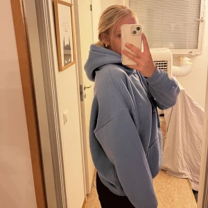 Huddie  - Huddie från bikbok som inte kommer till användning, super fin och bra sick