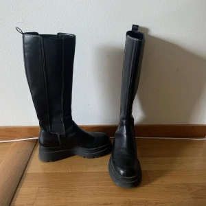 Stövlar - Stövlar från Stradivarius i storlek 37. Knappt använda. 