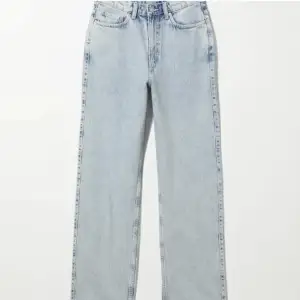 Weekday row jeans, väldigt bra skick!💕💕💕 färgen på första bilden stämmer!